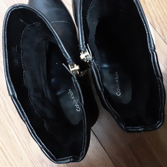 Calvin Klein Rene Quilted Shaft Ankle Women 9.5 Boot - Picture 9 of 9